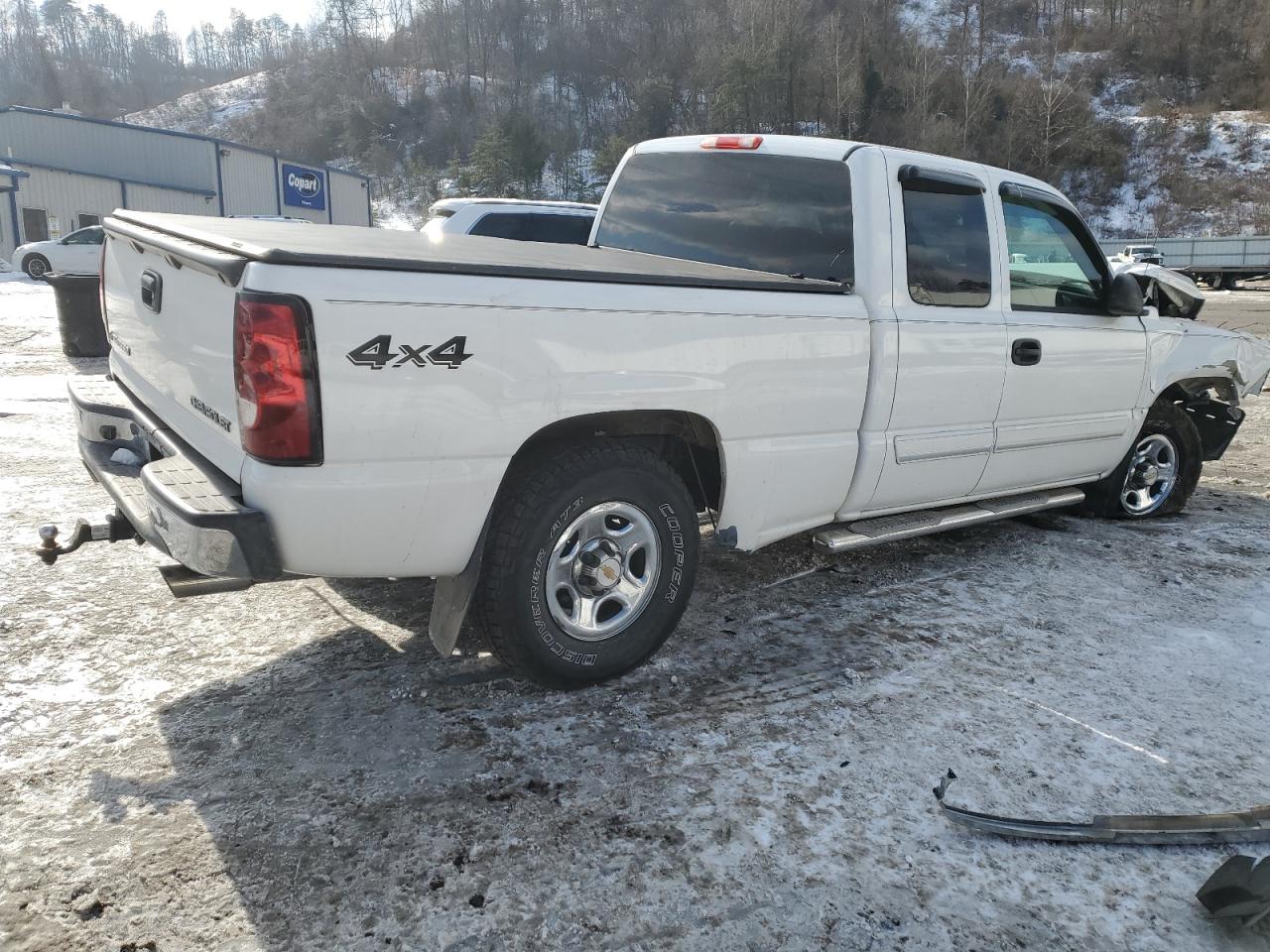2004 Chevrolet Silverado VIN 2GCEK19T841190272 Copart auction photo, front end / undercarriage damage thumbnail 3