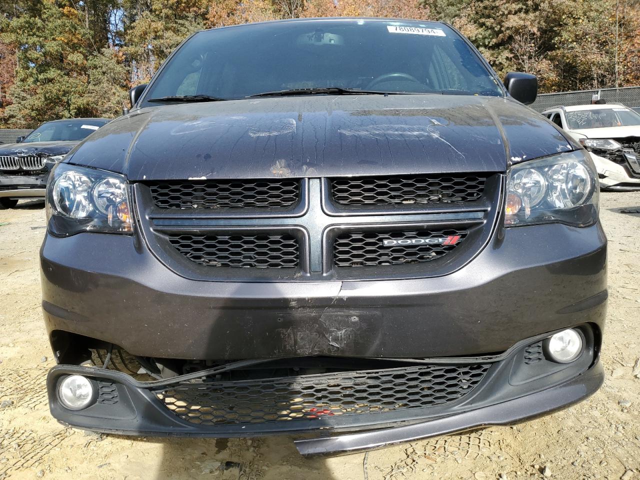 2017 Dodge Caravan VIN 2C4RDGEG8HR774220 Copart auction photo, front end / top/roof damage thumbnail 5