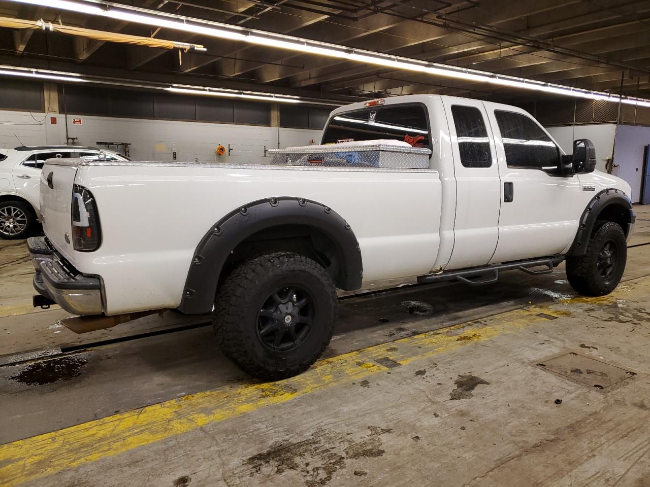 2005 Ford F250 VIN 1FTSX21535ED36326 Copart auction photo, normal wear / undercarriage damage thumbnail 3