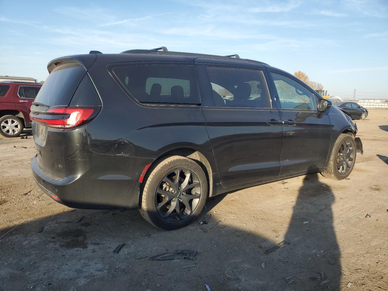 2021 Chrysler Pacifica VIN 2C4RC3FG8MR525677 Copart auction photo, front end / minor dent/scratches damage thumbnail 3