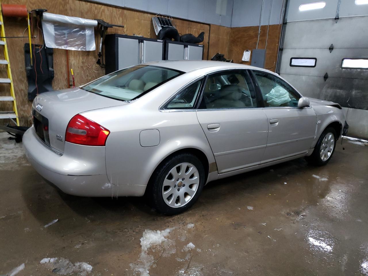 2000 Audi A6 VIN WAUEH24B8YN012379 Copart auction photo, front end / minor dent/scratches damage thumbnail 3