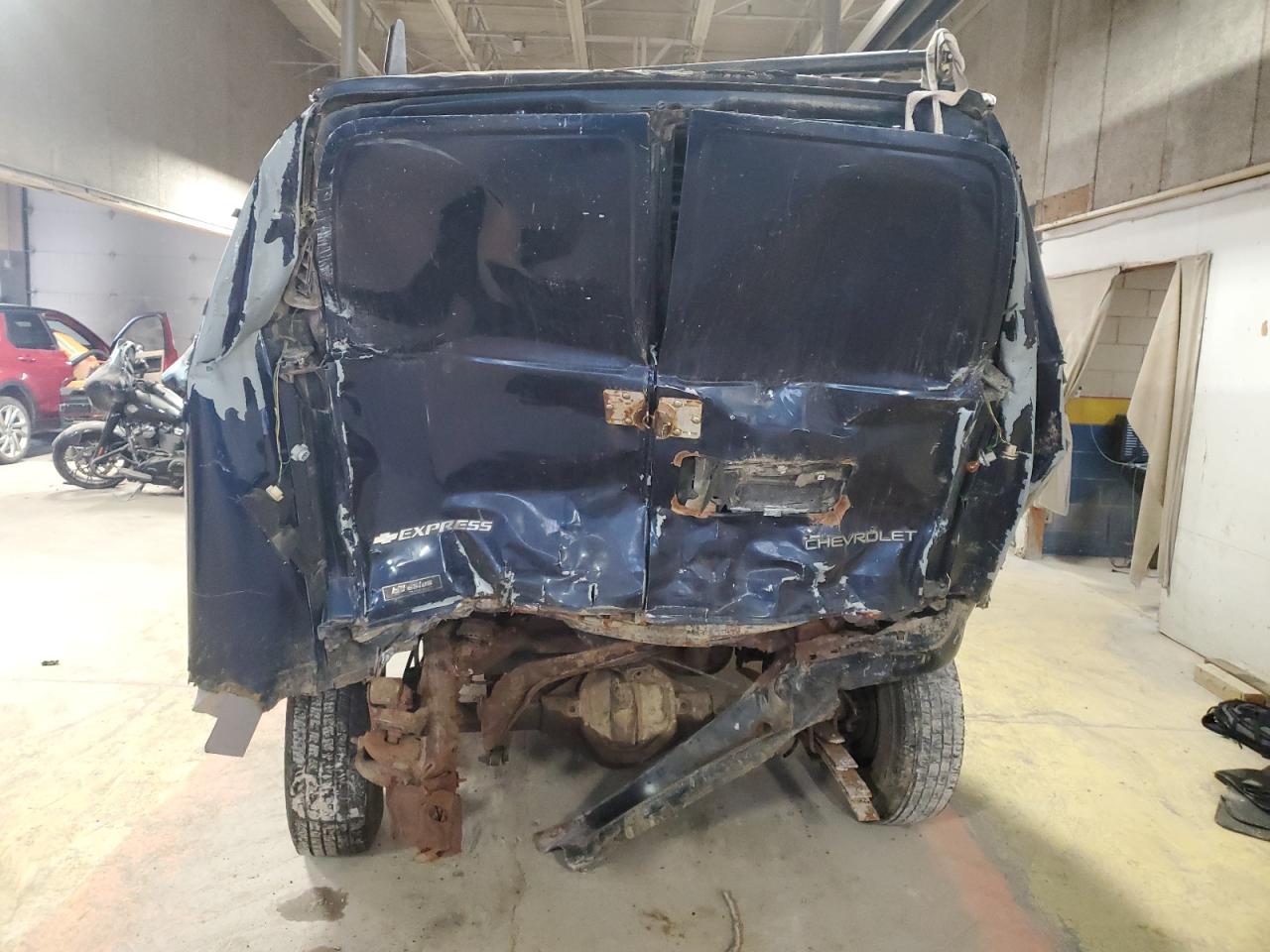 2003 Chevrolet Express VIN 1GCHG39U731167606 Copart auction photo, rear end / minor dent/scratches damage thumbnail 6