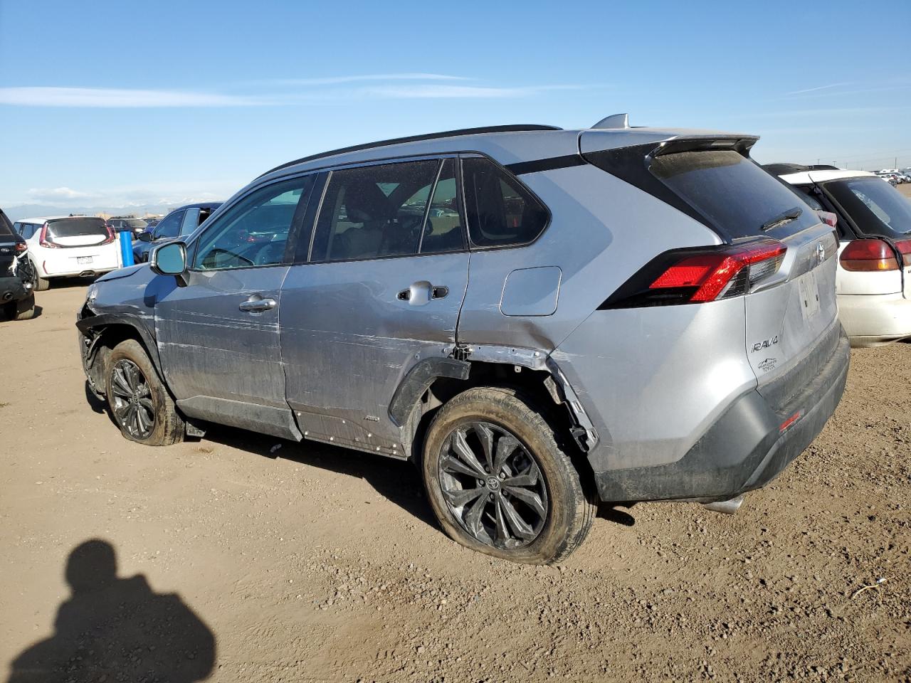2022 Toyota RAV 4 VIN 4T3B6RFVXNU098424 Copart auction photo, front end / side damage thumbnail 2