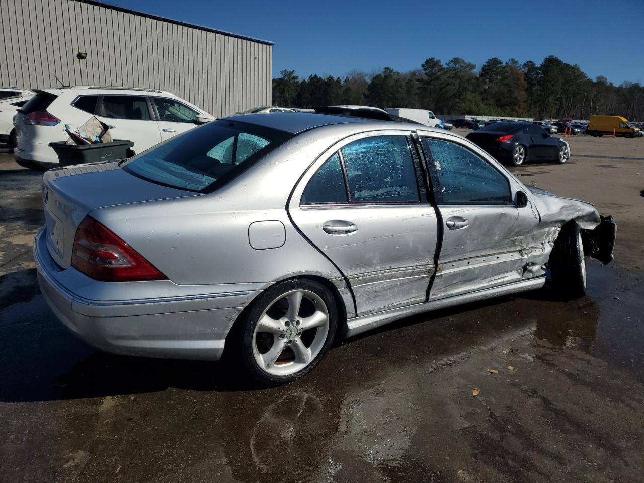 2006 Mercedes-Benz C-klasse VIN WDBRF52H06F781581 Copart auction photo, side / front end damage thumbnail 3