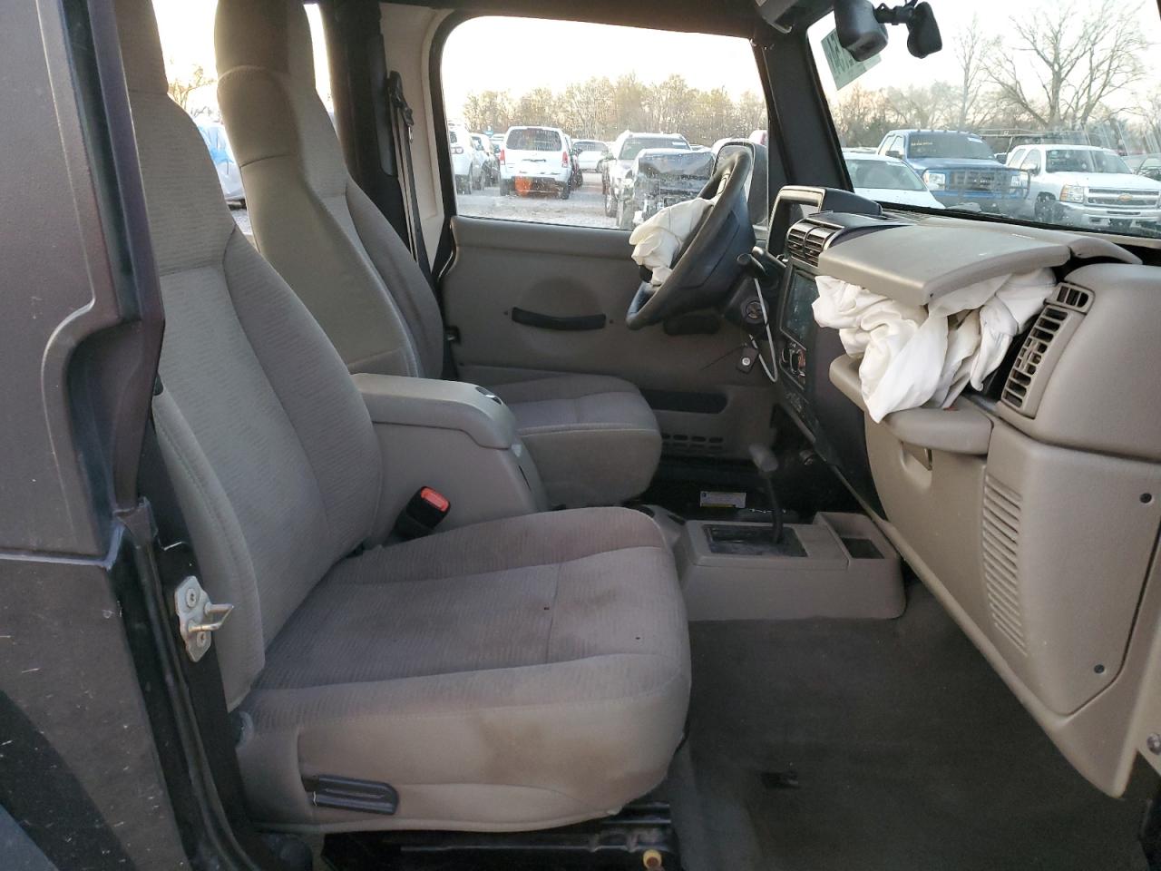 2005 Jeep Wrangler VIN 1J4FA69S55P317666 Copart auction photo, rollover / mechanical damage thumbnail 11
