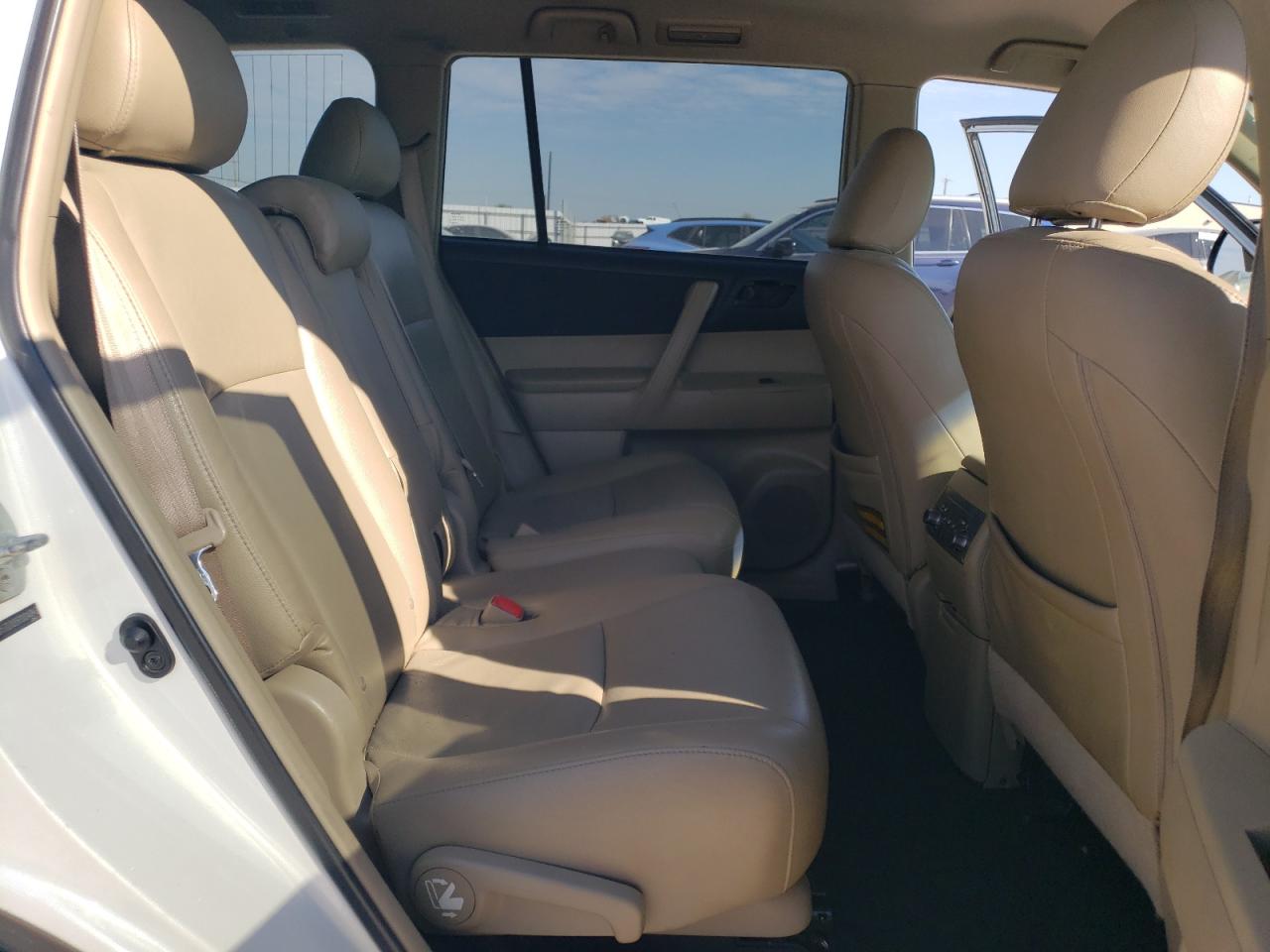 2013 Toyota Highlander VIN 5TDZA3EH7DS040843 Copart auction photo, front end / minor dent/scratches damage thumbnail 11