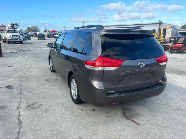 2011 Toyota Sienna VIN 5TDKK3DC2BS026091 Copart auction photo, minor dent/scratches / normal wear damage thumbnail 3