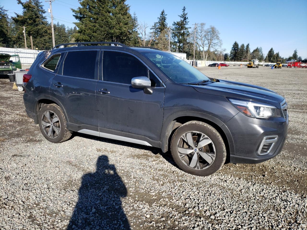 2020 Subaru Forester VIN JF2SKAXC4LH420697 Copart auction photo, side / top/roof damage thumbnail 4