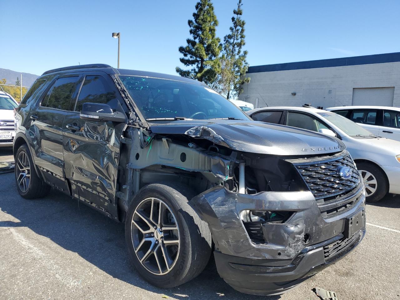 2019 Ford Explorer VIN 1FM5K8GT8KGA77266 Copart auction photo, side / front end damage thumbnail 4