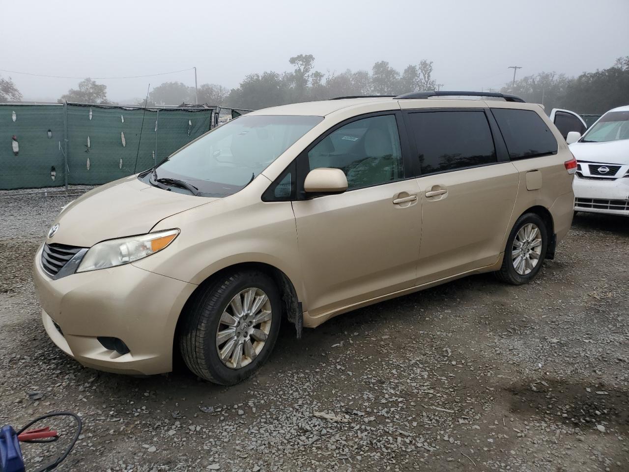 2011 Toyota Sienna VIN 5TDJK3DC9BS021563