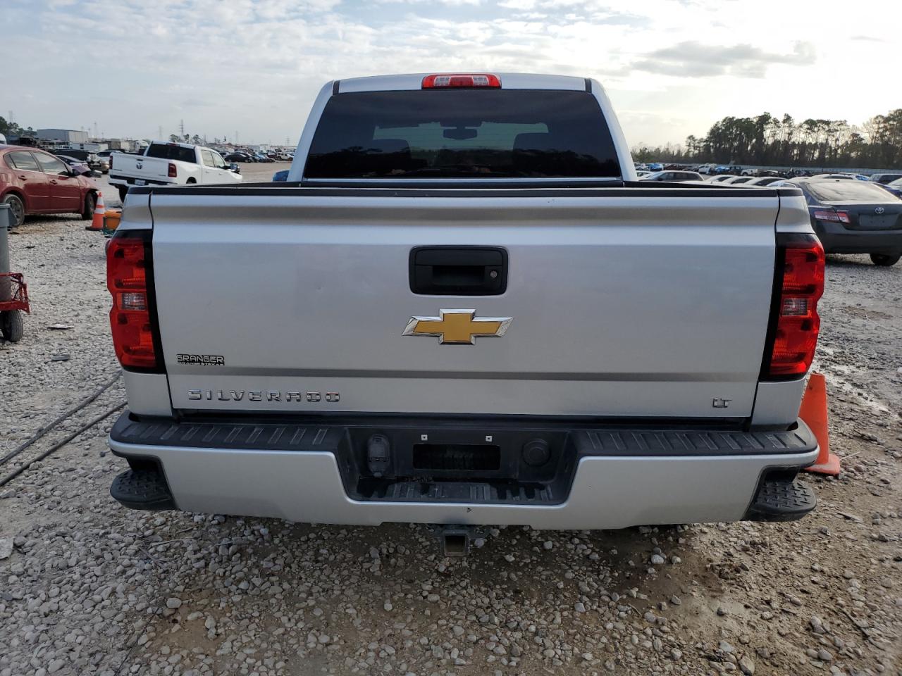 2018 Chevrolet Silverado VIN 3GCUKREC9JG559241 Copart auction photo, front end / side damage thumbnail 6