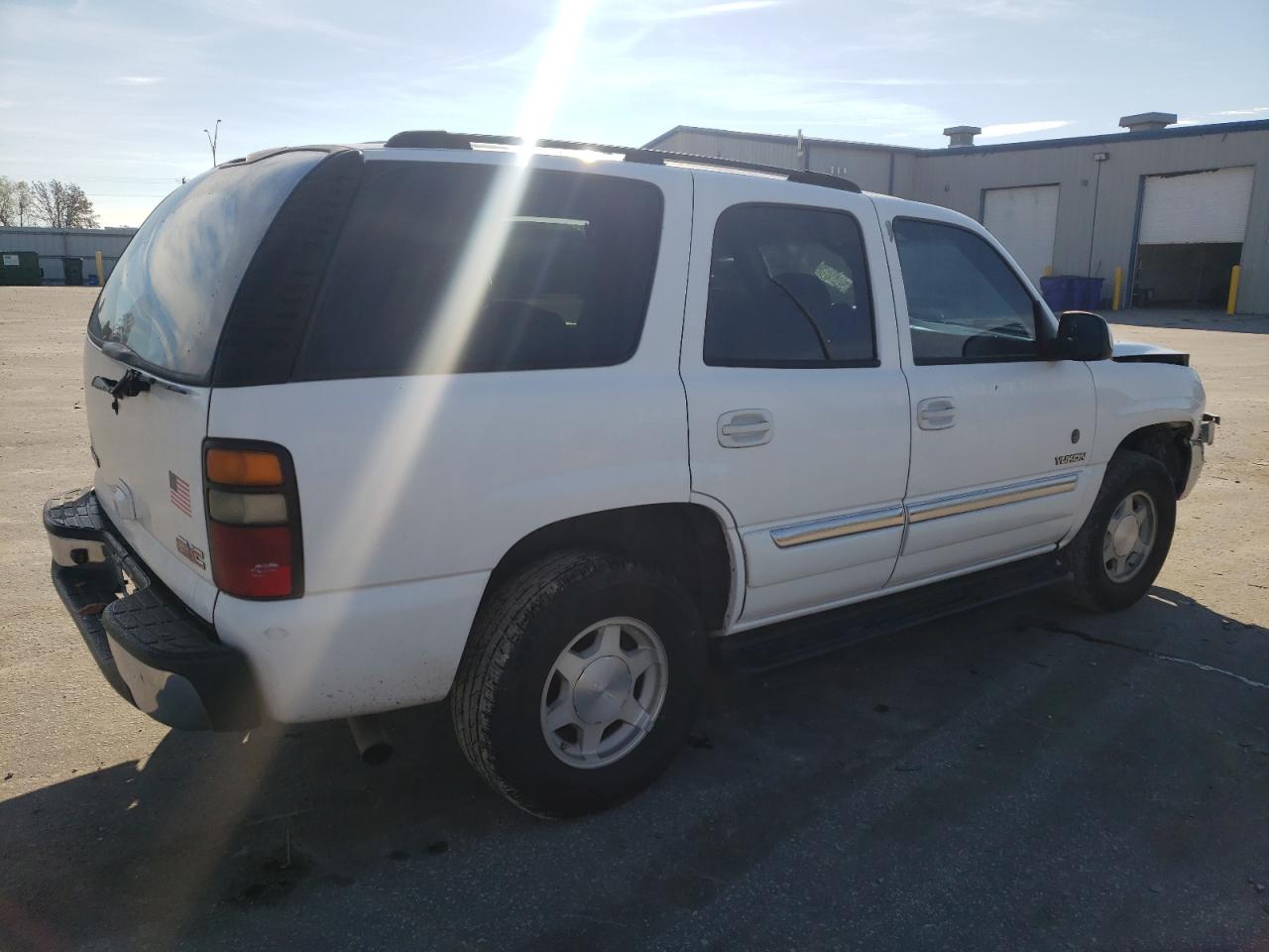 2005 GMC Yukon VIN 1GKEK13T75R101698 Copart auction photo, front end damage thumbnail 3