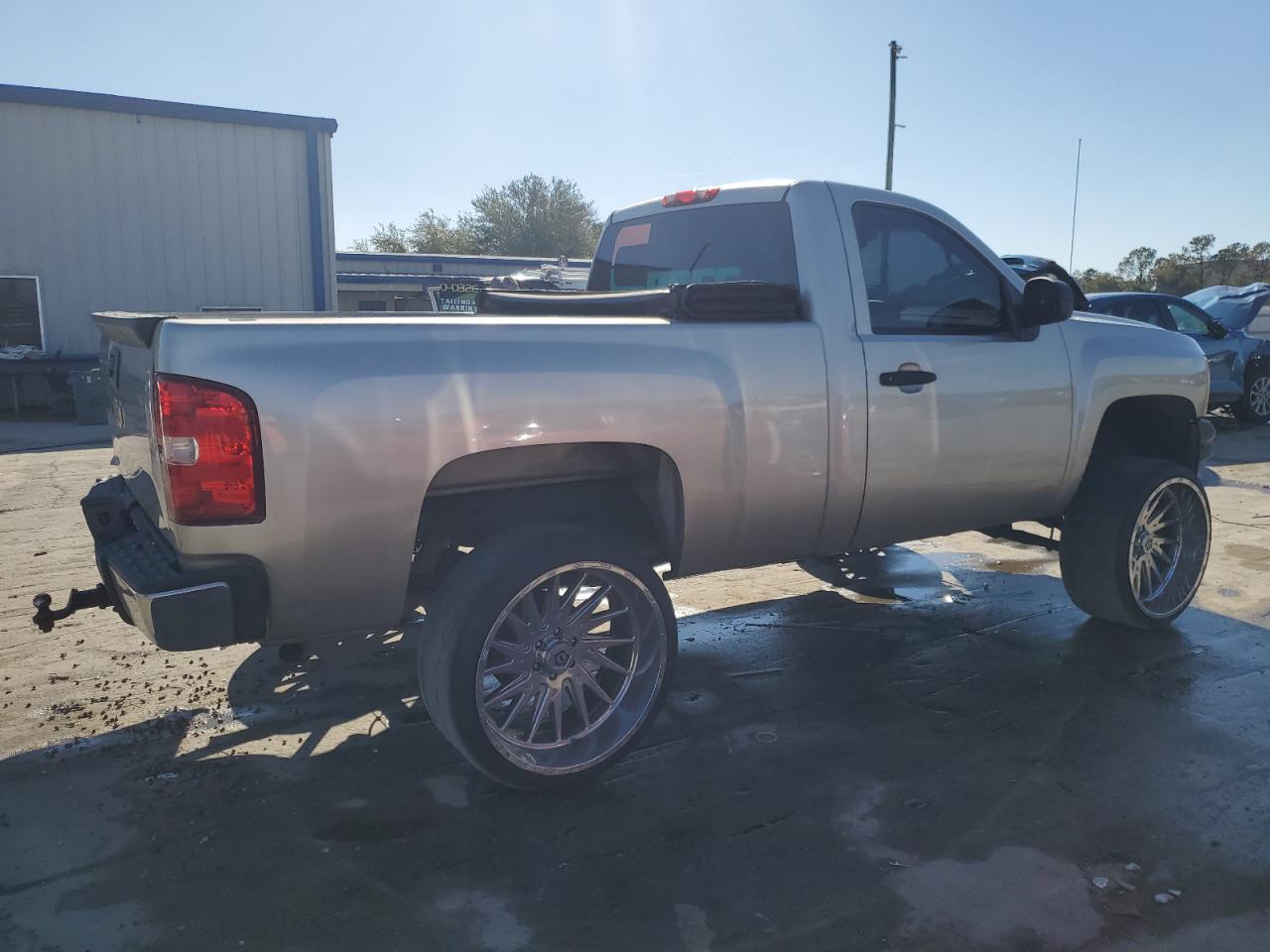 2009 Chevrolet Silverado VIN 1GCEC14X79Z225924 Copart auction photo, rear end damage thumbnail 3