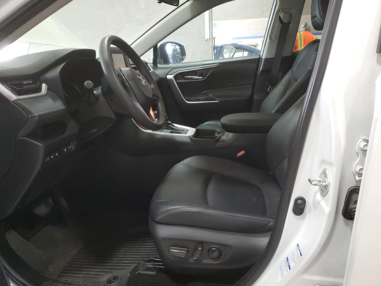 2021 Toyota RAV 4 VIN 2T3A1RFV4MW213219 Copart auction photo, minor dent/scratches damage thumbnail 7