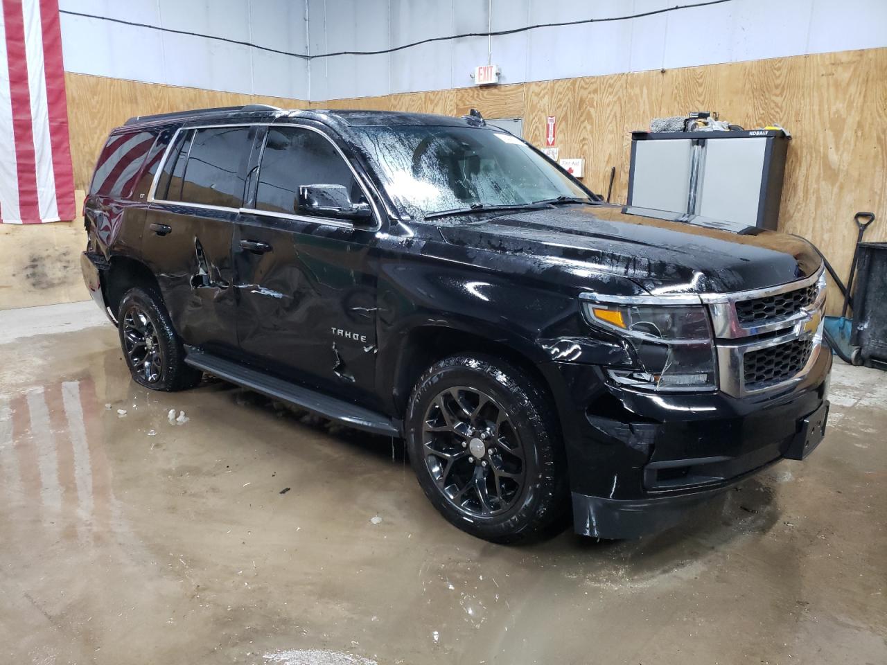 2019 Chevrolet Tahoe VIN 1GNSKBKC5KR205938 Copart auction photo, front end / side damage thumbnail 4
