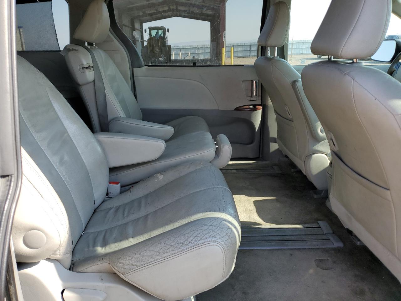 2013 Toyota Sienna VIN 5TDYK3DC3DS300363 Copart auction photo, front end damage thumbnail 11