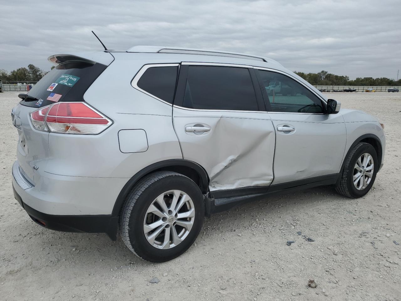 2015 Nissan Rogue VIN KNMAT2MT4FP559482 Copart auction photo, side damage thumbnail 3