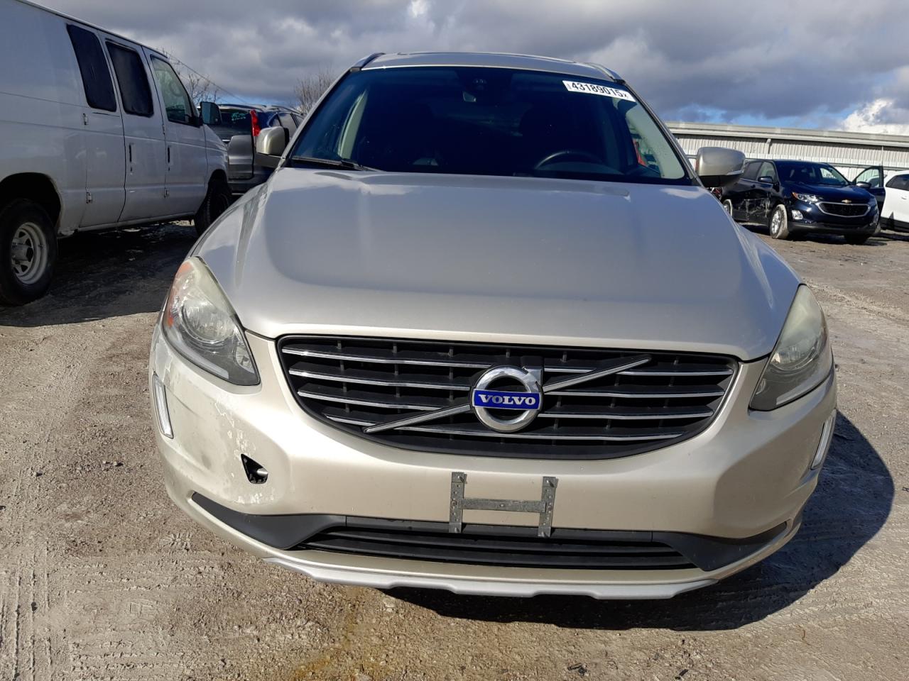 2017 Volvo XC60 VIN YV440MRU7H2002808 Copart auction photo, front end damage thumbnail 5