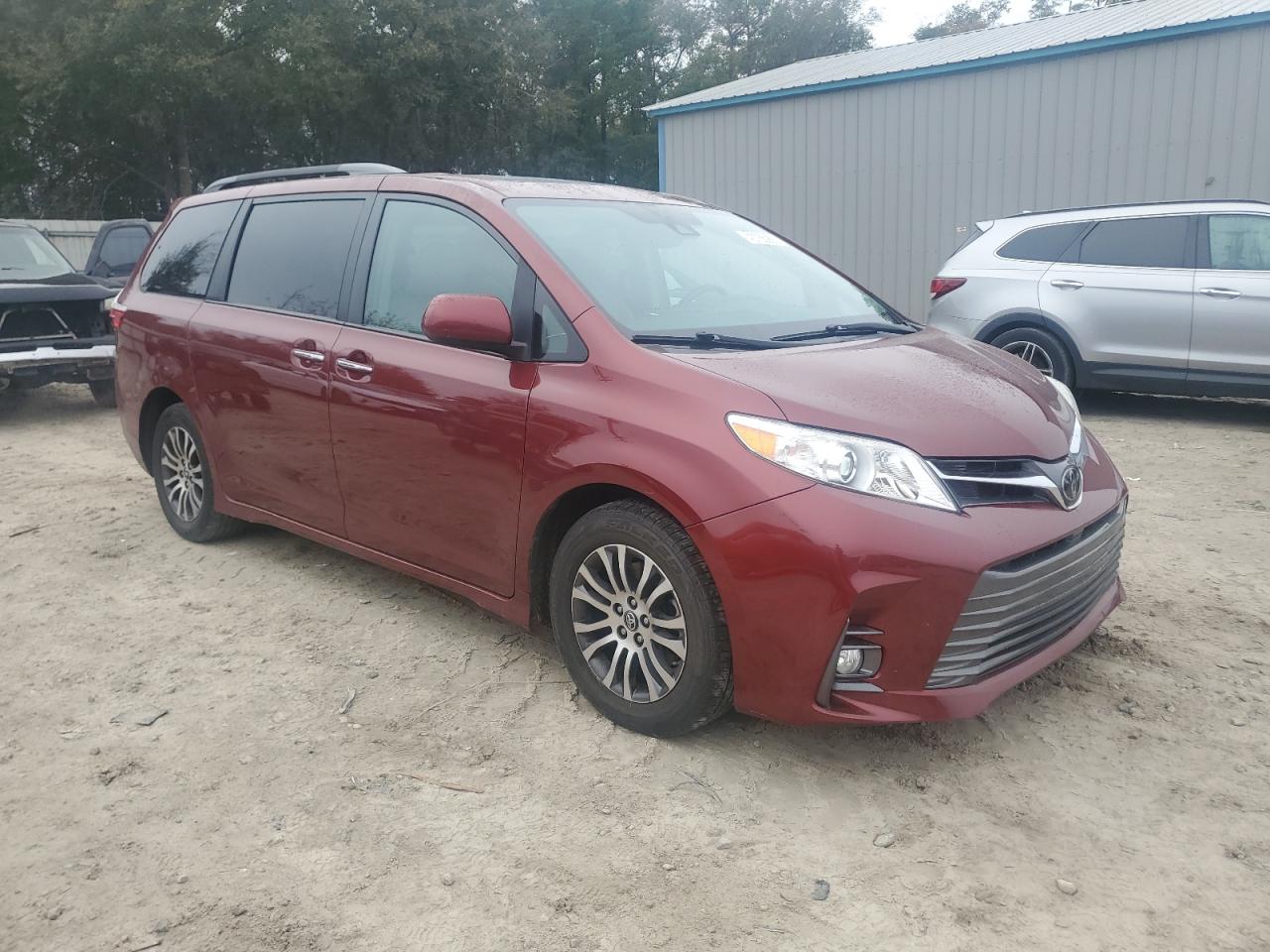 2019 Toyota Sienna VIN 5TDYZ3DC7KS995956 Copart auction photo, front end damage thumbnail 4