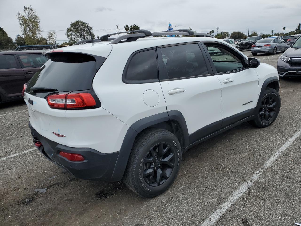 2017 Jeep Cherokee VIN 1C4PJMBS3HW500714 Copart auction photo, minor dent/scratches damage thumbnail 3