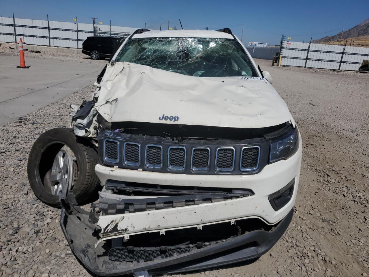 2017 Jeep Compass VIN 3C4NJDBB2HT680877 Copart auction photo, all over damage thumbnail 5