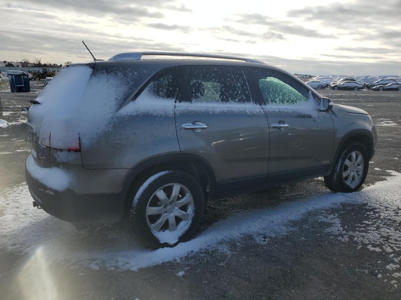 2011 KIA Sorento VIN 5XYKTCA13BG003237 Copart auction photo, front end / minor dent/scratches damage thumbnail 3