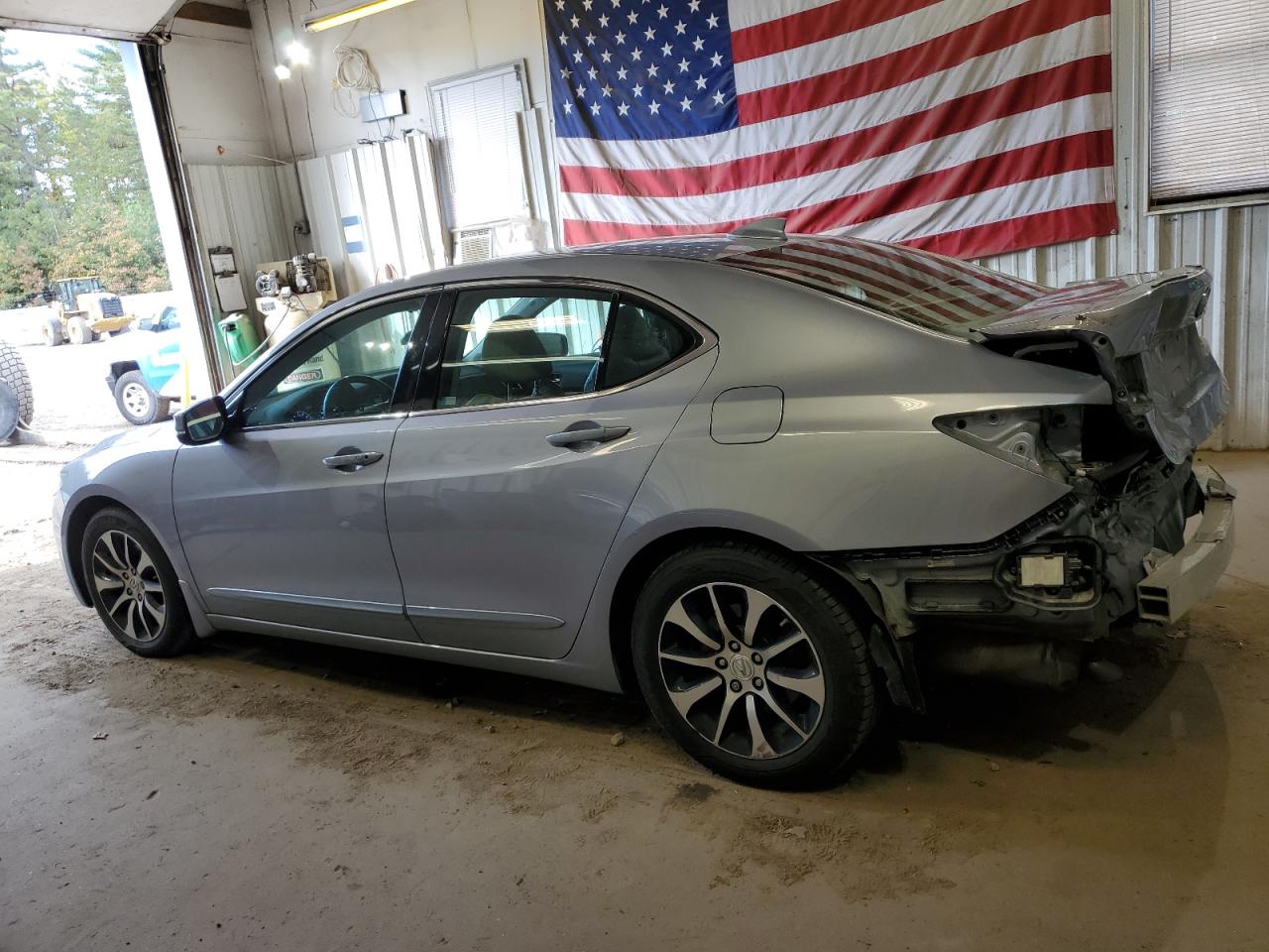 2015 Acura TLX VIN 19UUB1F53FA013611 Copart auction photo, rear end / minor dent/scratches damage thumbnail 2