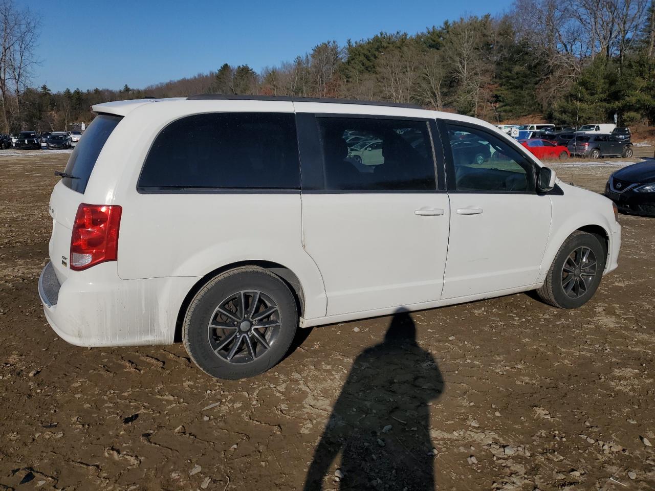 2018 Dodge Caravan VIN 2C4RDGEG0JR223768 Copart auction photo, side damage thumbnail 3