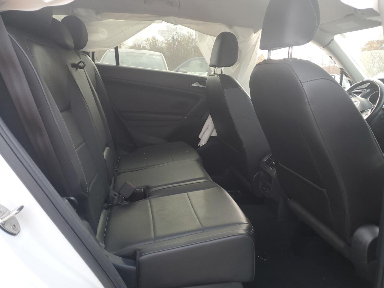 2018 Volkswagen Tiguan VIN 3VV2B7AX5JM042199 Copart auction photo, side / front end damage thumbnail 11