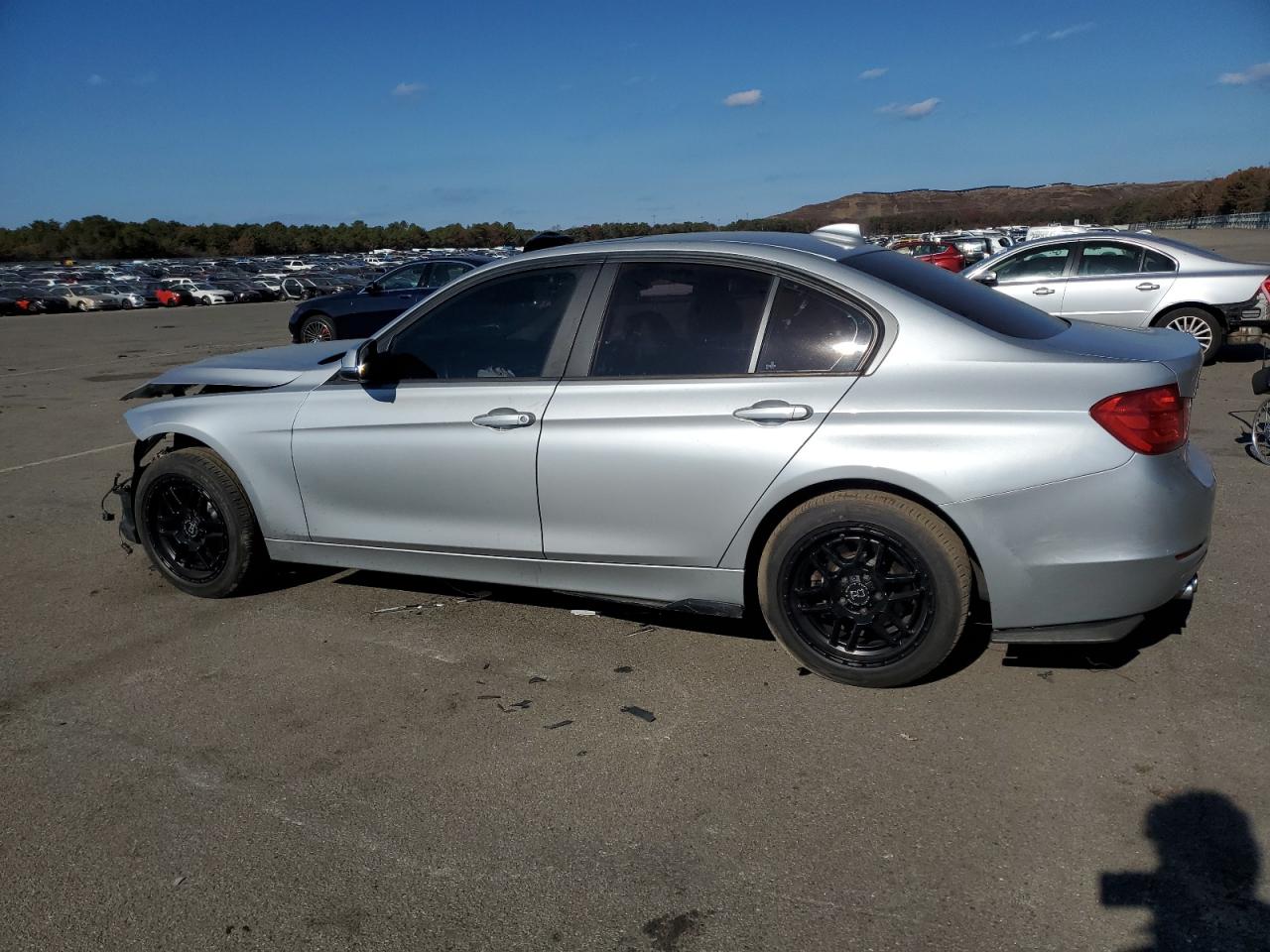 2015 BMW 3er VIN WBA3B5G52FNS15197 Copart auction photo, front end / minor dent/scratches damage thumbnail 2