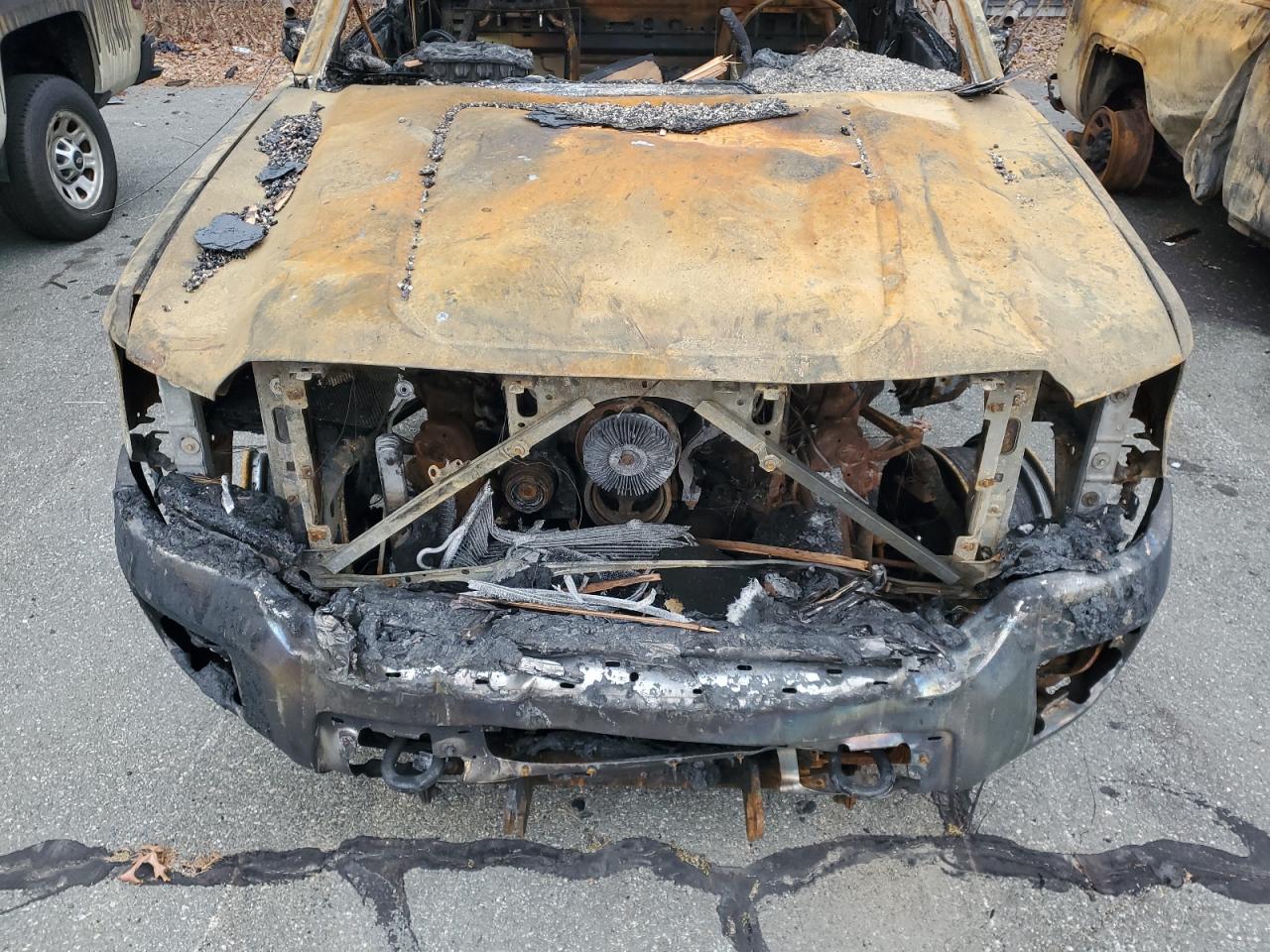 2016 Chevrolet Silverado VIN 1GC0KUEG4GZ133762 Copart auction photo, burn / burn - interior damage thumbnail 11