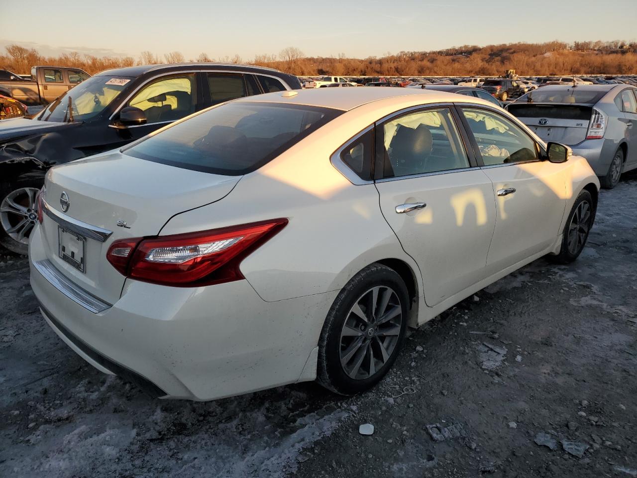 2016 Nissan Altima VIN 1N4AL3AP7GC272777 Copart auction photo, front end / minor dent/scratches damage thumbnail 3