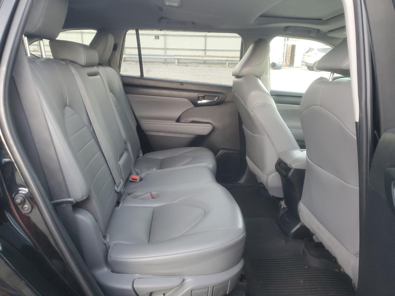 2022 Toyota Highlander VIN 5TDHBRCH1NS550220 Copart auction photo, front end / minor dent/scratches damage thumbnail 11