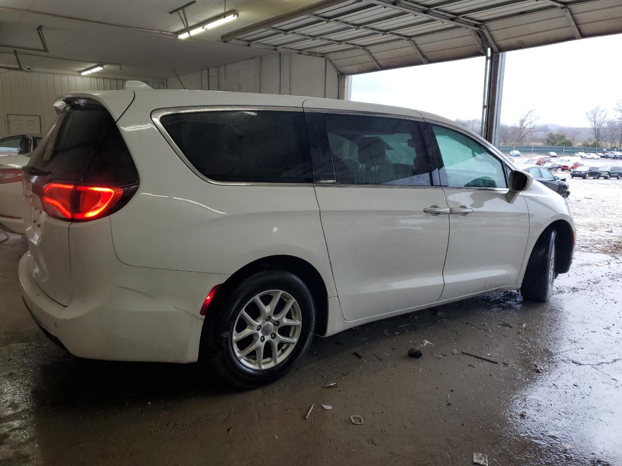 2020 Chrysler Pacifica VIN 2C4RC1FG0LR129343 Copart auction photo, front end / side damage thumbnail 3