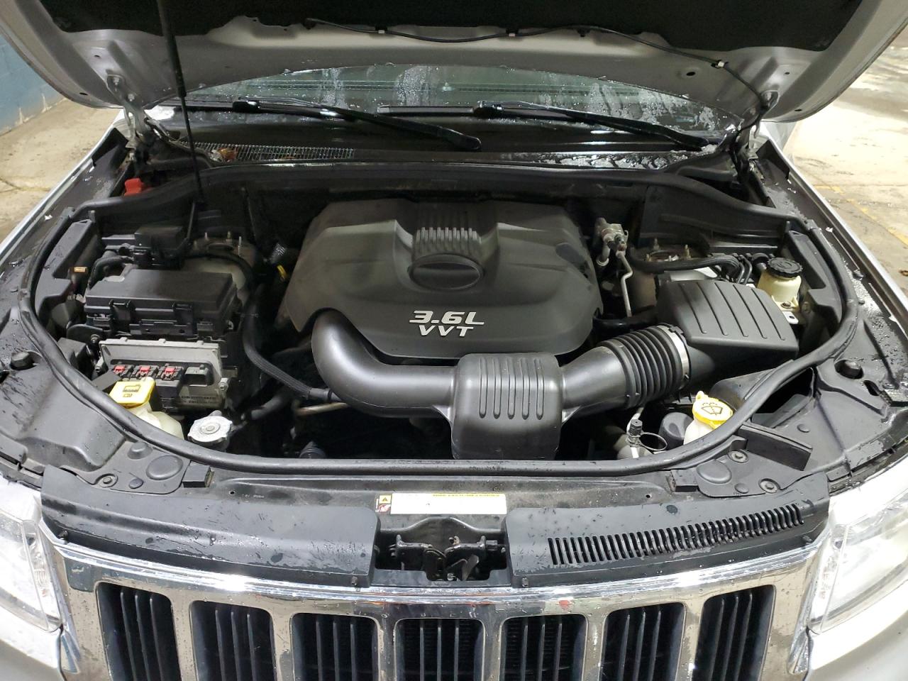 2012 Jeep Grand Cherokee VIN 1C4RJFAG8CC118822 Copart auction photo, minor dent/scratches / mechanical damage thumbnail 12
