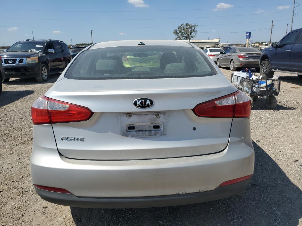 2015 KIA Forte VIN KNAFK4A64F5292338 Copart auction photo, front end / side damage thumbnail 6