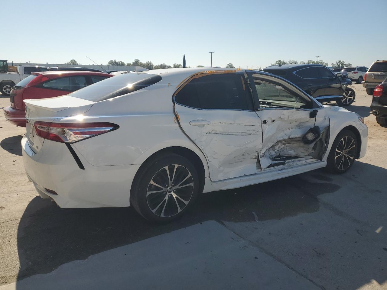 2020 Toyota Camry VIN 4T1G11AK6LU989836 Copart auction photo, side / front end damage thumbnail 3