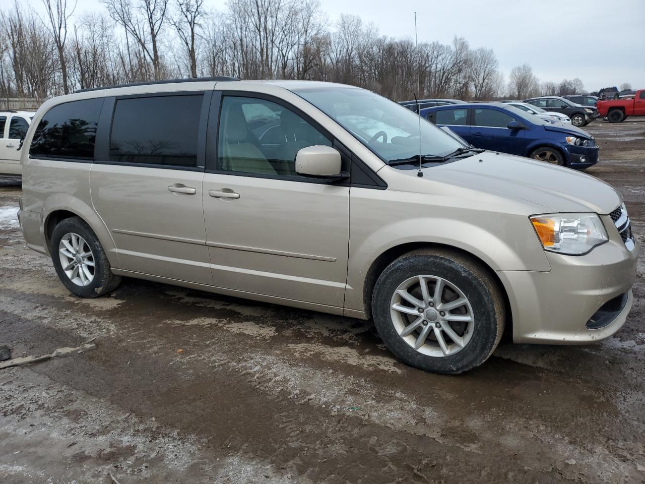 2013 Dodge Caravan VIN 2C4RDGCG8DR693358 Copart auction photo, rear end / minor dent/scratches damage thumbnail 4