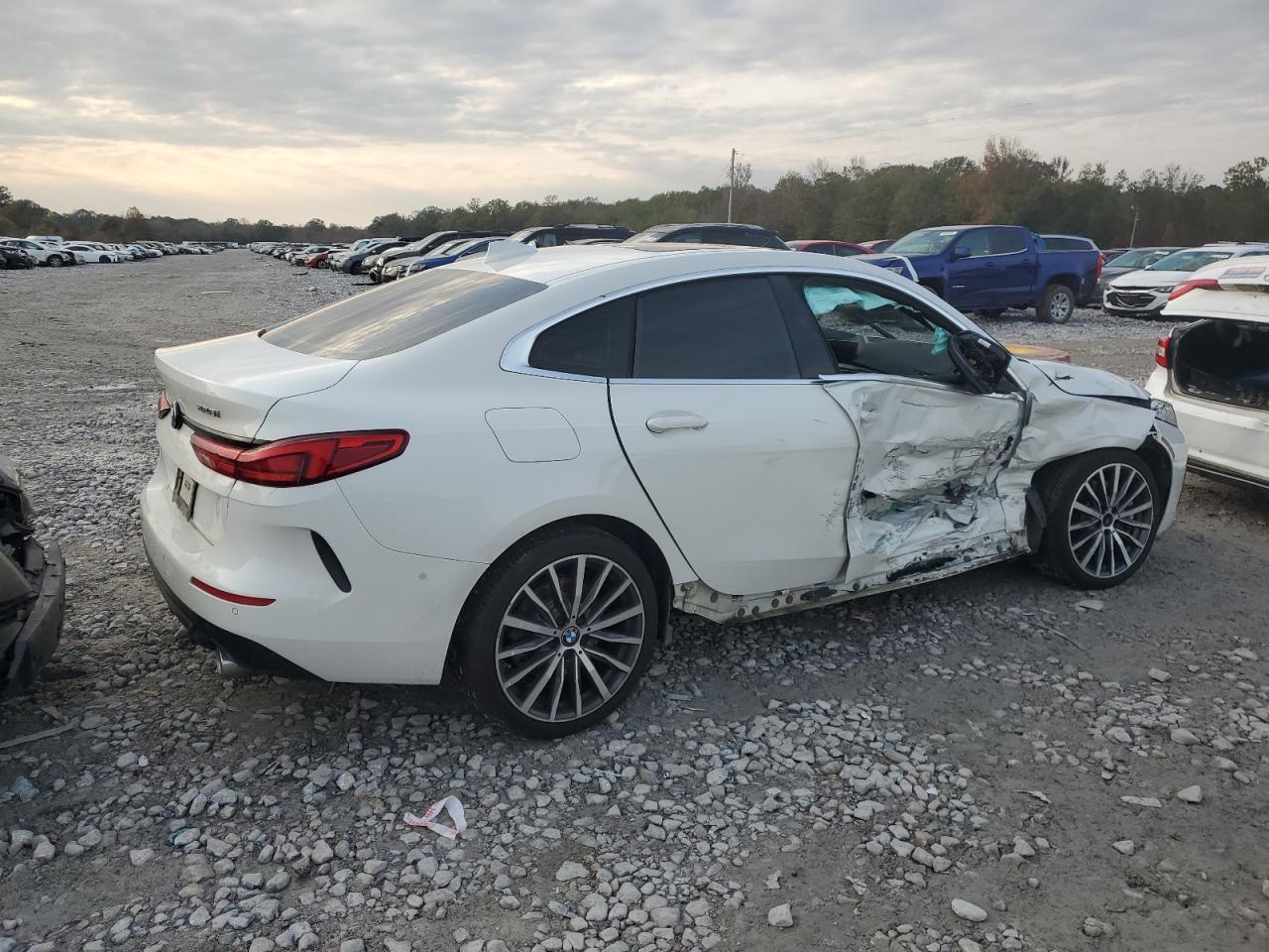 2022 BMW 2er VIN WBA73AK0XN7L08006 Copart auction photo, side / front end damage thumbnail 3