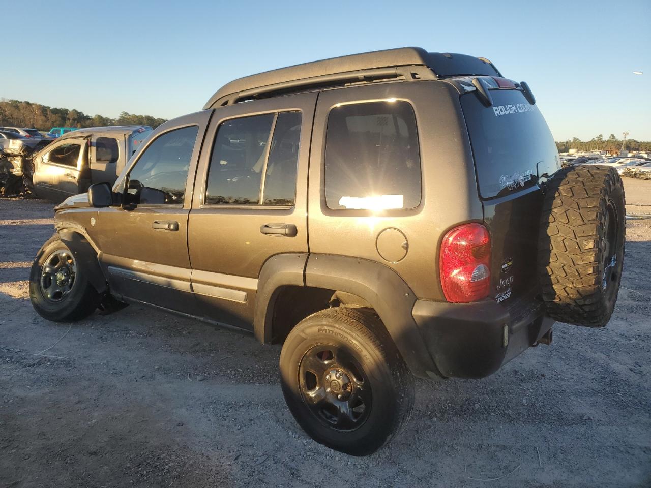 2005 Jeep Liberty (North America) VIN 1J4GL48K25W708462 Copart auction photo, all over damage thumbnail 2