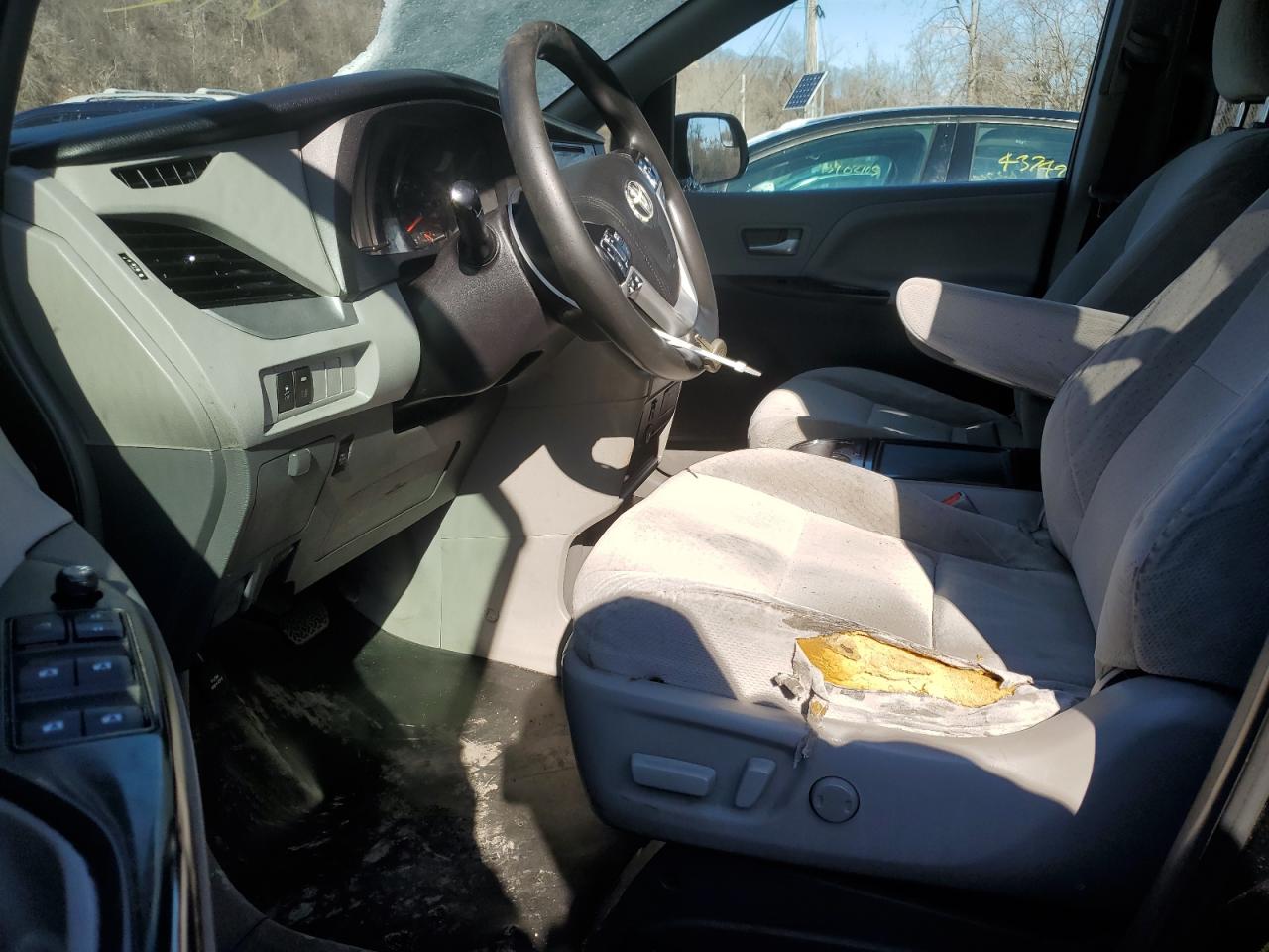 2015 Toyota Sienna VIN 5TDKK3DCXFS678981 Copart auction photo, rear end / minor dent/scratches damage thumbnail 7