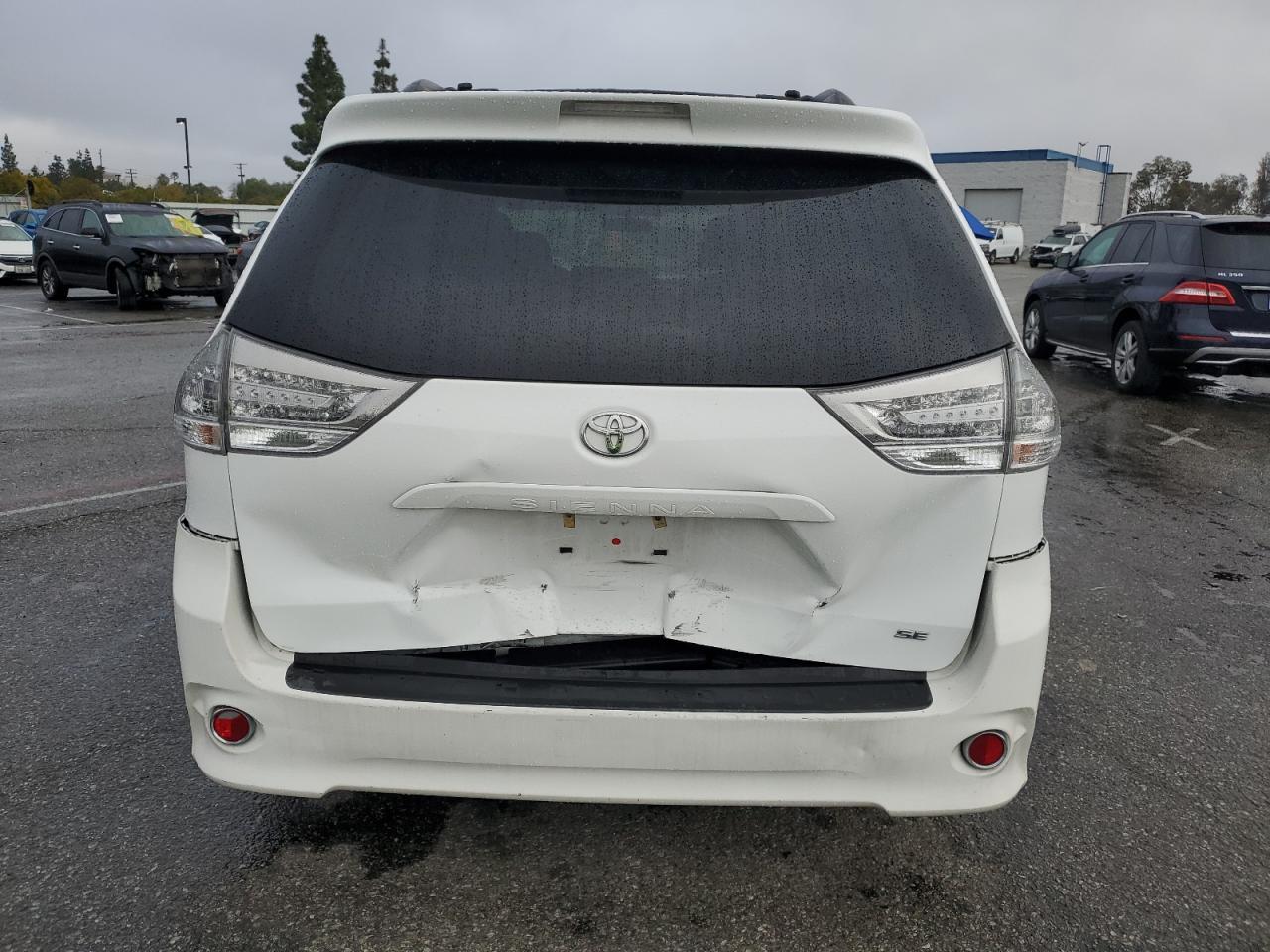 2011 Toyota Sienna VIN 5TDXK3DC2BS170584 Copart auction photo, rear end / front end damage thumbnail 6