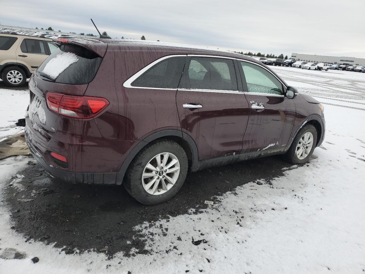 2019 KIA Sorento VIN 5XYPGDA59KG477356 Copart auction photo, front end damage thumbnail 3