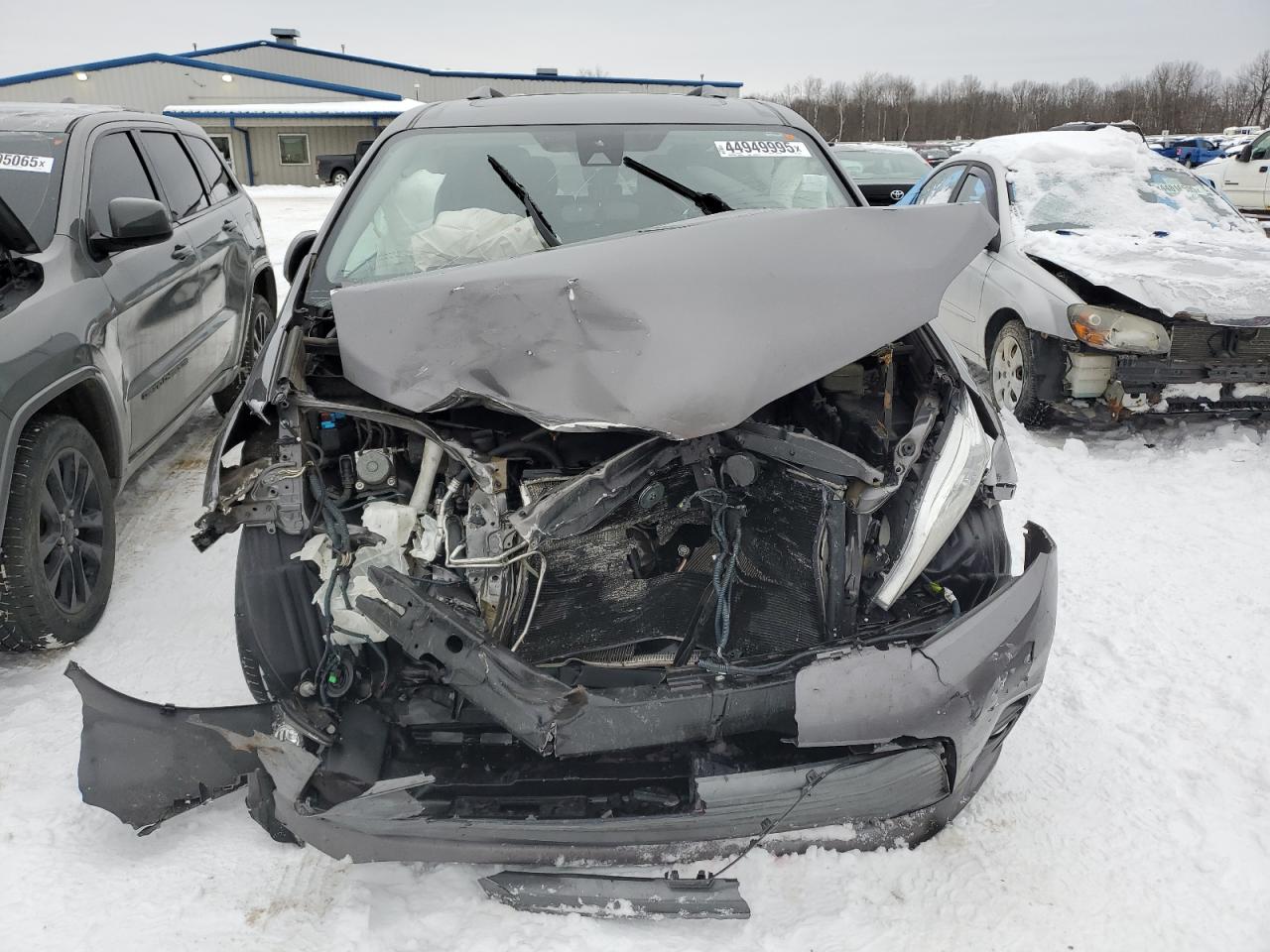2018 Toyota Sienna VIN 5TDYZ3DC8JS931407 Copart auction photo, front end / minor dent/scratches damage thumbnail 5