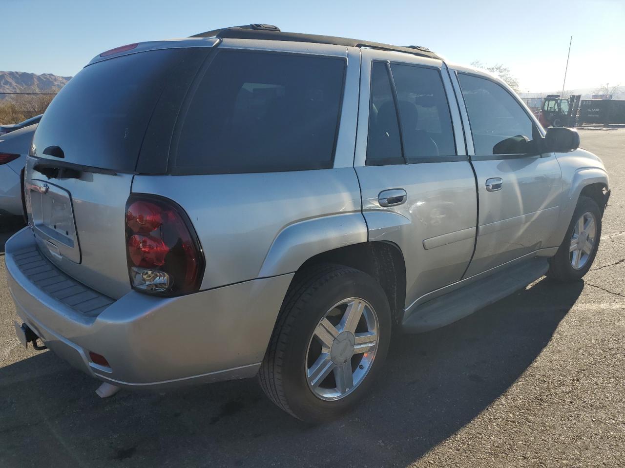 2008 Chevrolet TrailBlazer VIN 1GNDS13S782222508 Copart auction photo, front end damage thumbnail 3