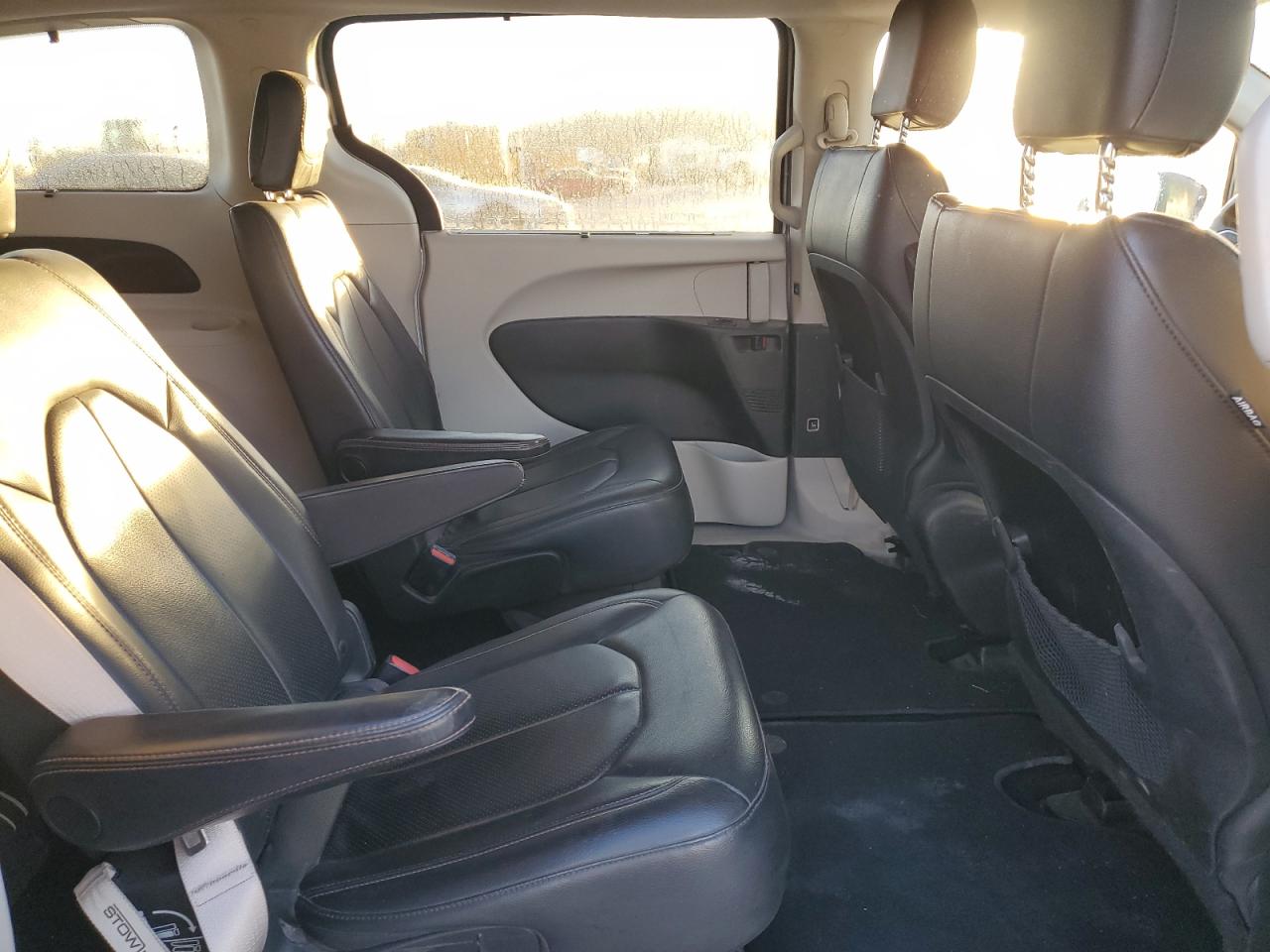 2018 Chrysler Pacifica VIN 2C4RC1BG2JR269347 Copart auction photo, front end / minor dent/scratches damage thumbnail 11
