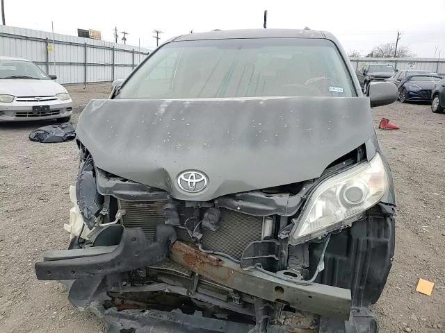 2011 Toyota Sienna VIN 5TDKK3DC0BS128442 Copart auction photo, front end / minor dent/scratches damage thumbnail 12