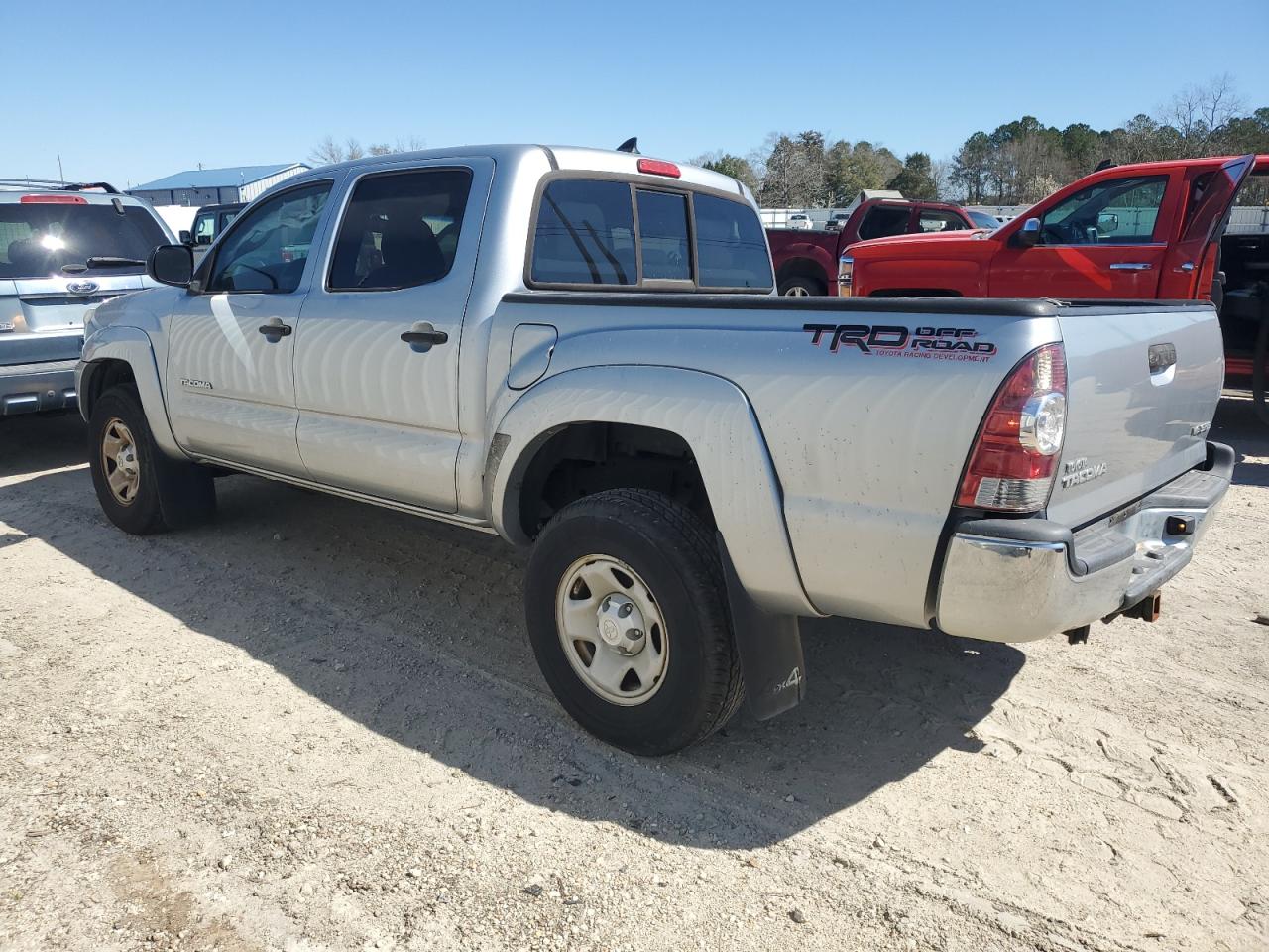 2015 Toyota Tacoma VIN 5TFLU4EN0FX147058 Copart auction photo, front end / side damage thumbnail 2