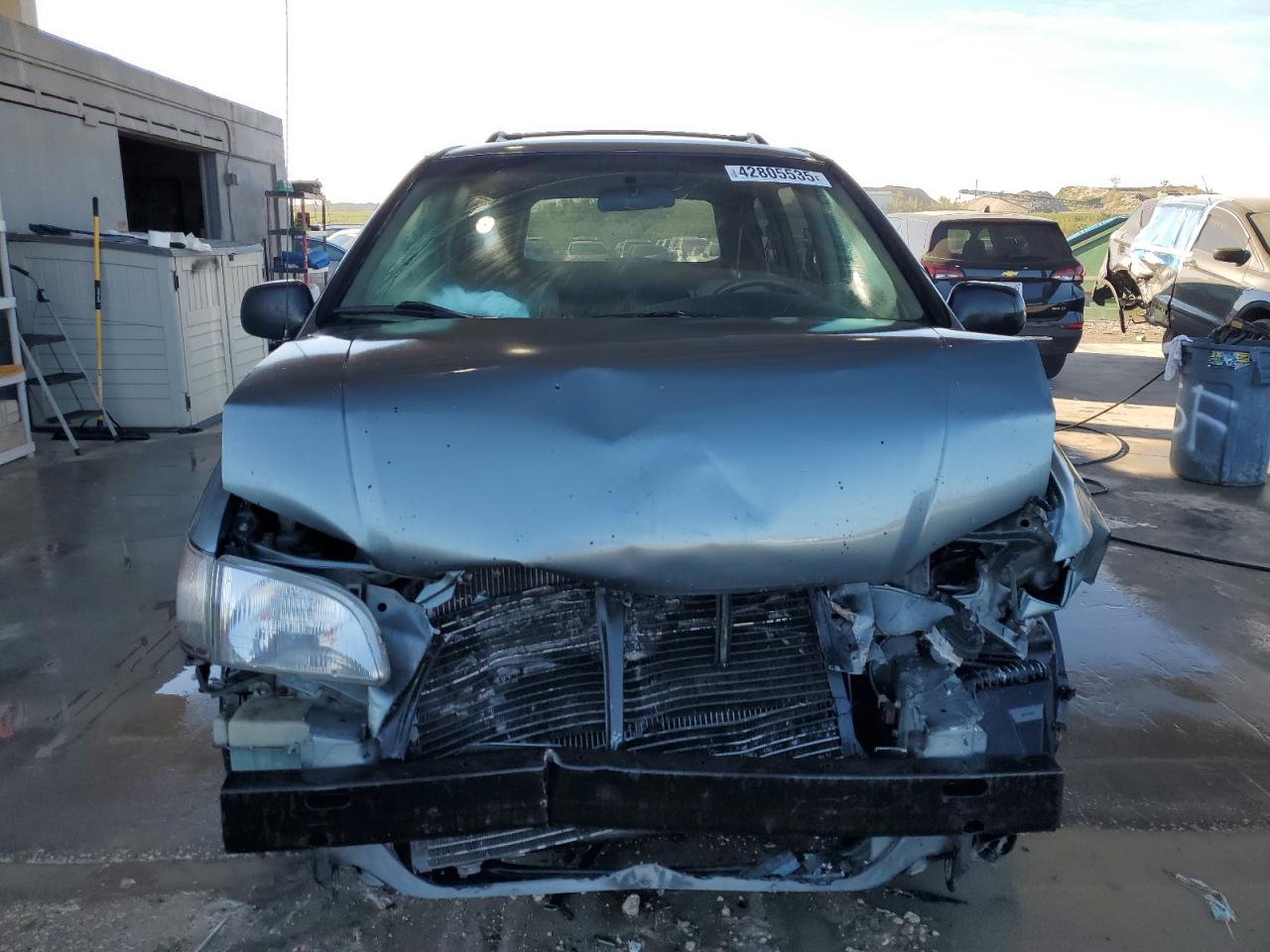 1999 Toyota Sienna VIN 4T3ZF13C1XU158886 Copart auction photo, front end / minor dent/scratches damage thumbnail 5