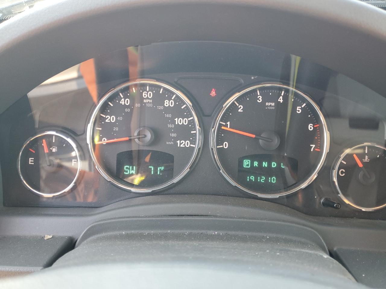 2008 Jeep Liberty (North America) VIN 1J8GN28K38W136139 Copart auction photo, minor dent/scratches damage thumbnail 9